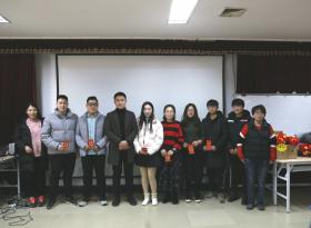 新春迎元宵，歡聲振精神，愛元宵三五風光，繁光遠綴天